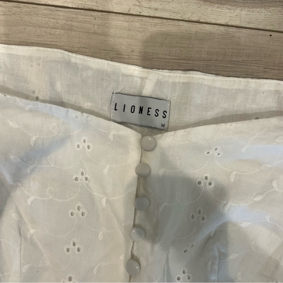 Lioness Eyelet Sweetheart Blouse - Picture 6 of 7